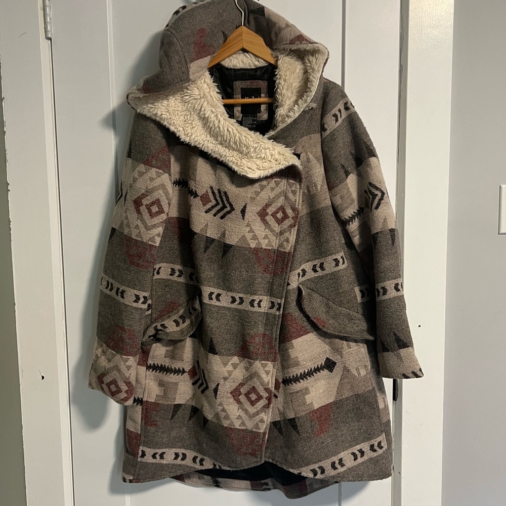 Graphic hooded women’s coat